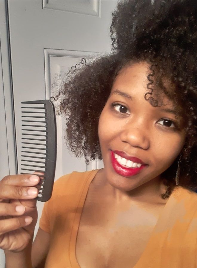 Chicago Comb Model 10 Carbon Fiber, Compact Wide-Tooth Comb, Made in USA, Anti-Static, 5 Inches (12.7 cm) Long, Graphite Black - Image 5