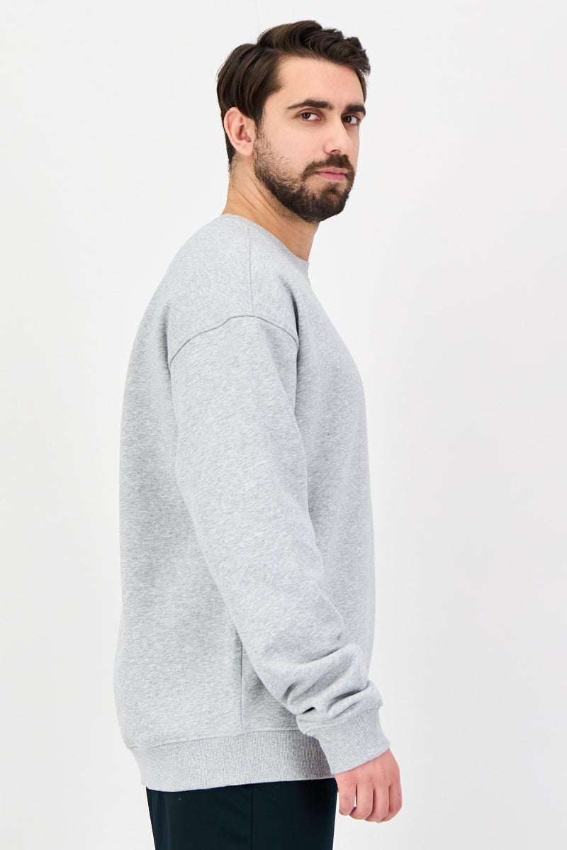 Reebok سويت شيرت رياضي للرجال بأكمام طويلة مناسب، رمادي فاتح - Image 2