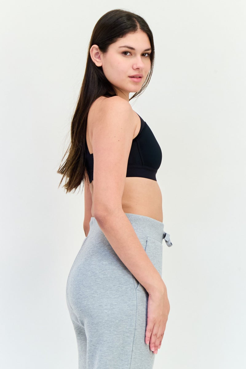 Reebok حمالة صدر رياضية مبطنة بشعار العلامة التجارية للنساء، سوداء - Image 2