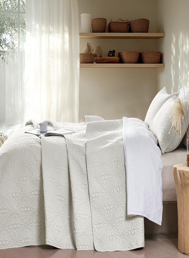 WURUIBO King/Cal King Quilt Set Cream, Microfiber Lightweight Bedspreads, Ultrasonic Embossed Solid Coverlet, Thin Bedding Set for All Season, Soft Breathable Bed Cover(1 Quilt, 2 Pillow Shams) - Image 2