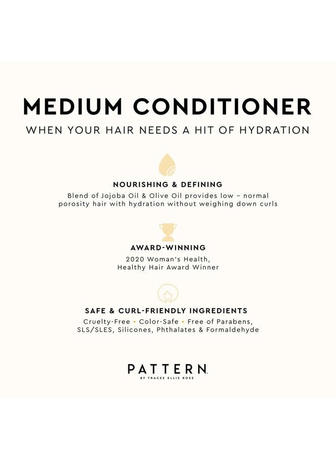 PATTERN بلسم متوسط للشعر المجعد 380 مل مزيج من زيت الجوجوبا وزيت الزيتون بلسم للشعر المجعد والمجعد يبحث عن الترطيب والانزلاق وتعريف التجعيد (380 مل) - Image 3