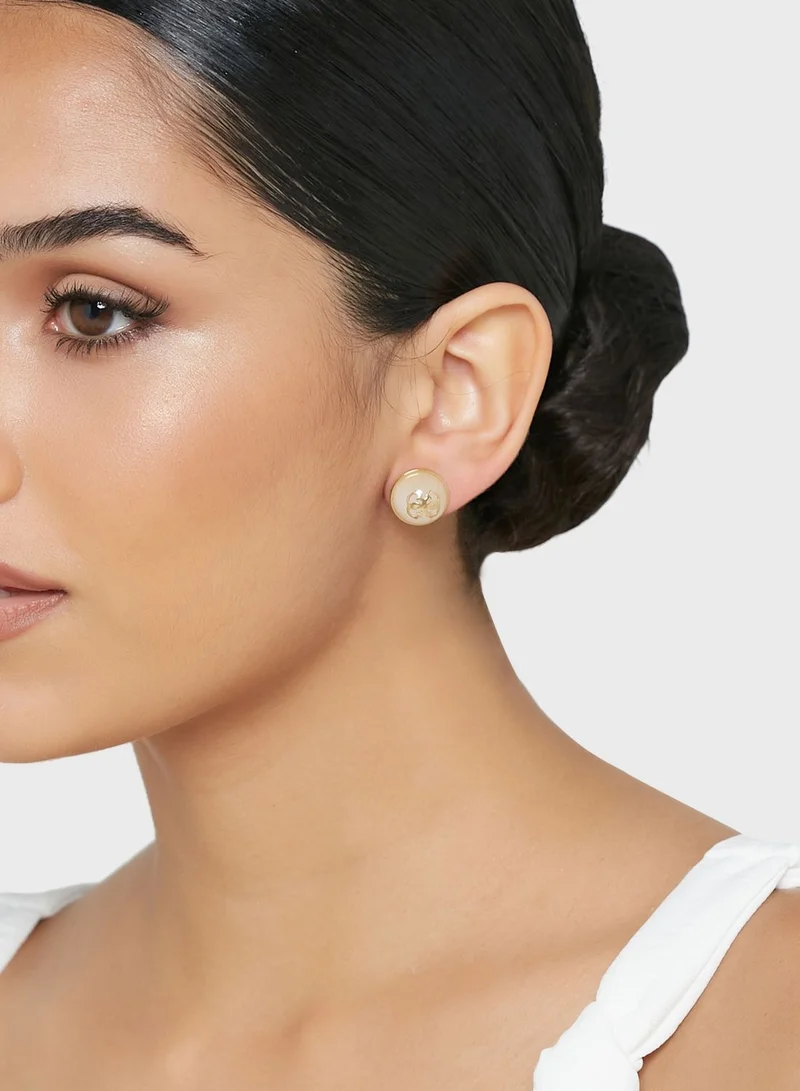 جس اقراط دبوسية مزينة باللؤلؤ
