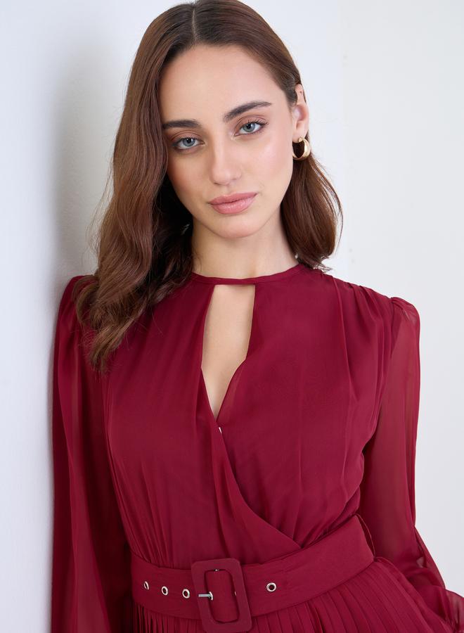 ستايلي فستان طويل بكسرات وياقة بشق - Image 4