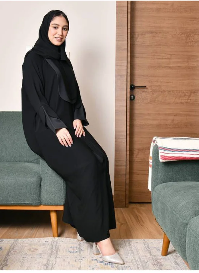 HAWRAA ABAYA Abaya with a double flowing neckline