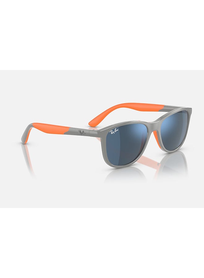 Ray-Ban Junior Unisex Square Sunglasses - RJ9077S 713355 49 - Lens Size: 49 Mm - Image 3