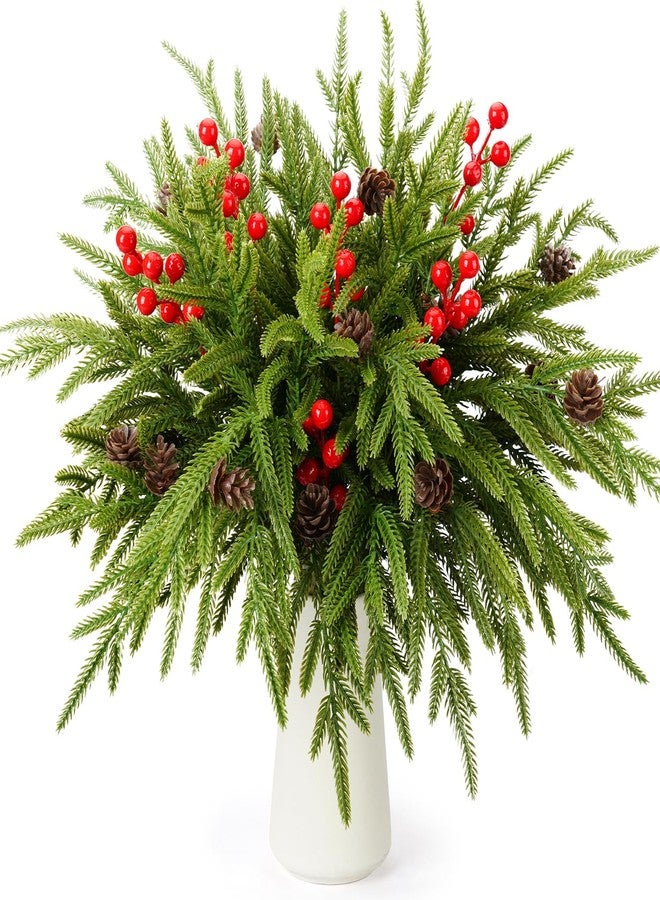 مجموعة أنكوين من 6 أغصان صنوبر نورفولك واقعية الملمس - 18 بوصة، أغصان صنوبر نورفولك لعيد الميلاد مع 6 حبات توت أحمر، سيقان خضراء نابضة بالحياة للمزهريات وأكاليل الأرز وزينة عيد الميلاد الداخلية والخارجية - Image 1
