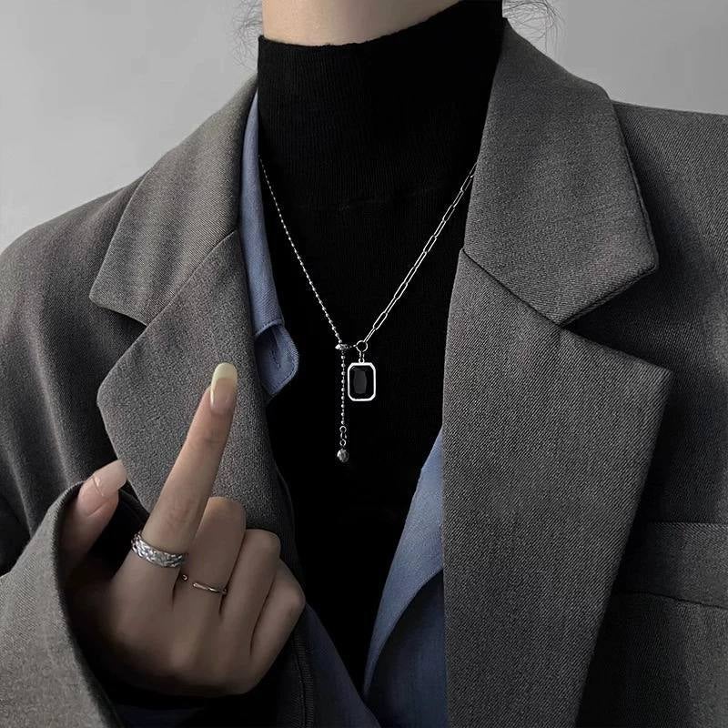 سلسلة استانليس ستيل فضي مع دلاية مرصعة بفص زيركون أسود - Image 4