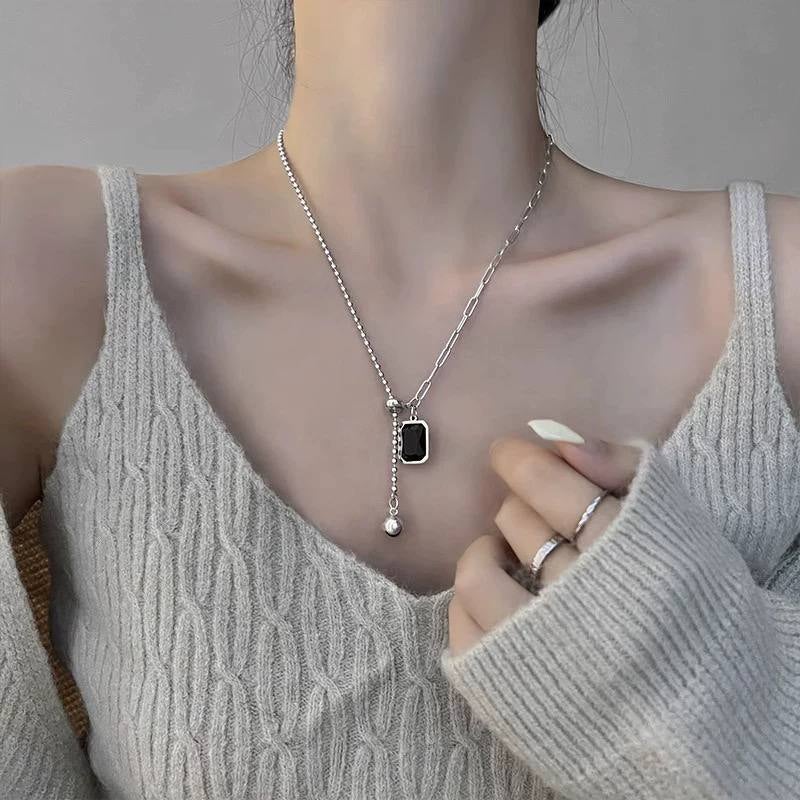 سلسلة استانليس ستيل فضي مع دلاية مرصعة بفص زيركون أسود - Image 1