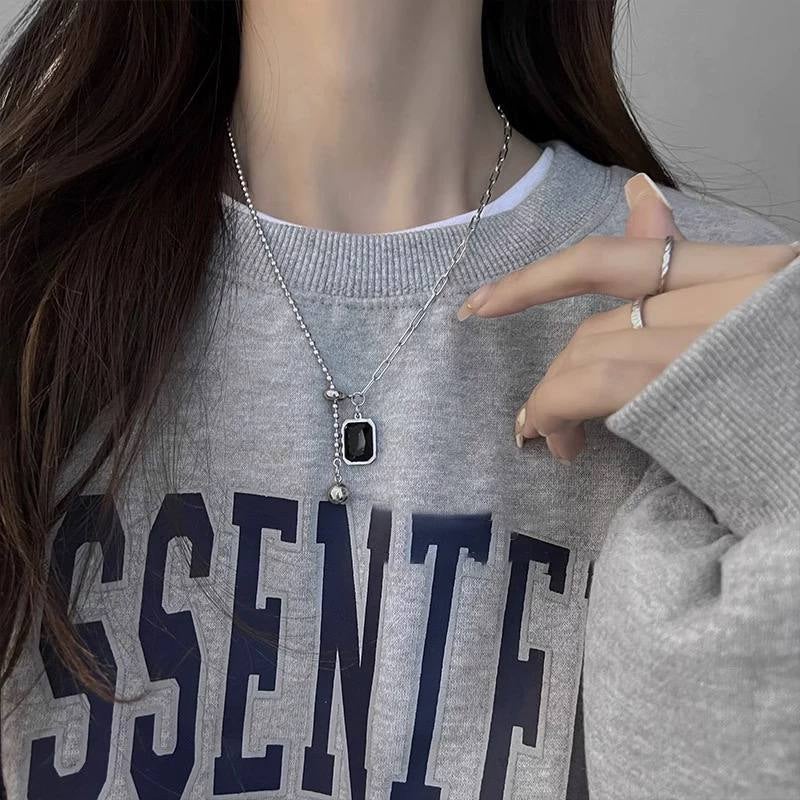 سلسلة استانليس ستيل فضي مع دلاية مرصعة بفص زيركون أسود - Image 3