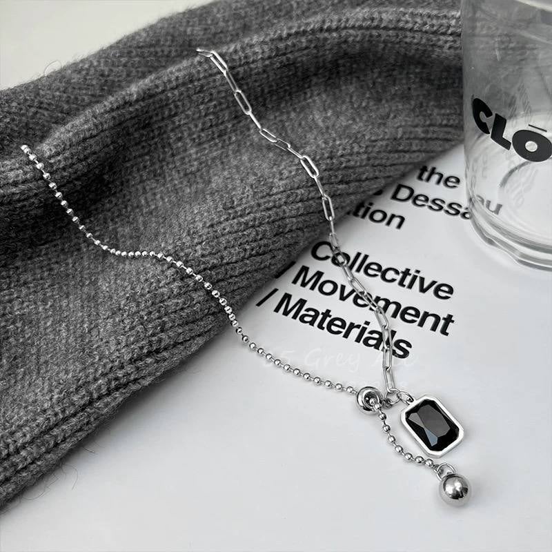 سلسلة استانليس ستيل فضي مع دلاية مرصعة بفص زيركون أسود - Image 2