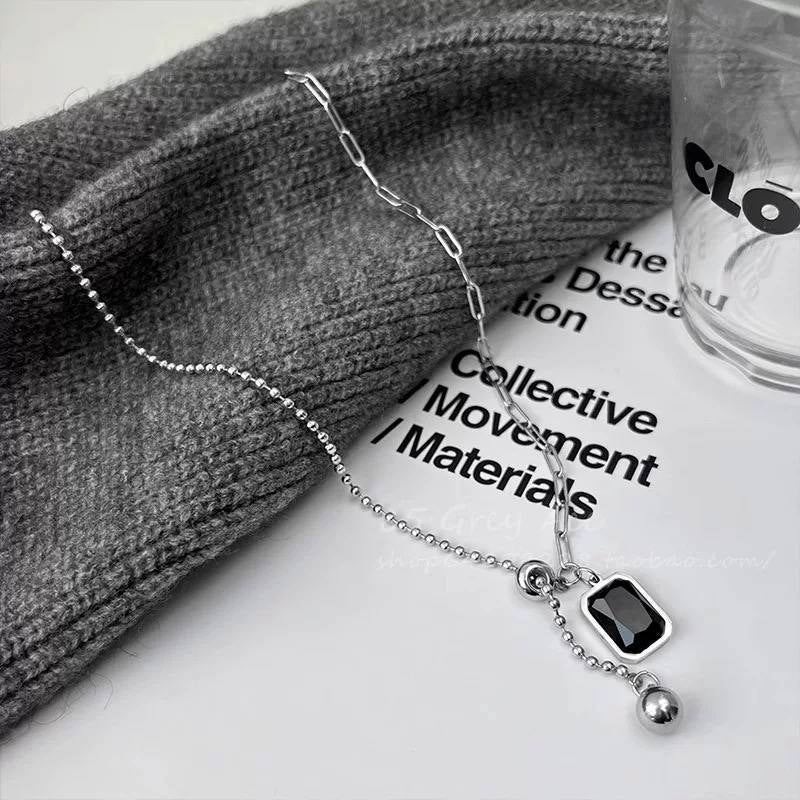 سلسلة استانليس ستيل فضي مع دلاية مرصعة بفص زيركون أسود - Image 5