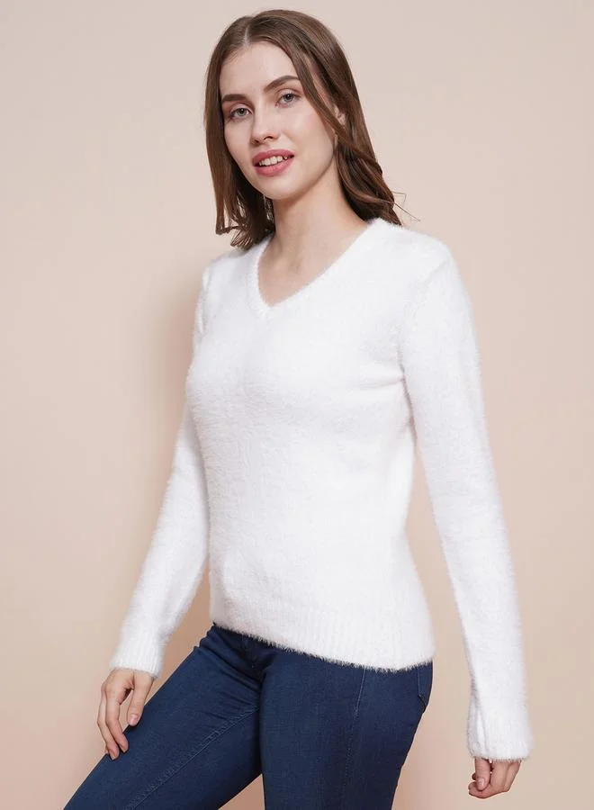 جلو باص سويتر مضلع بتفاصيل محبوكة وياقة عميقة