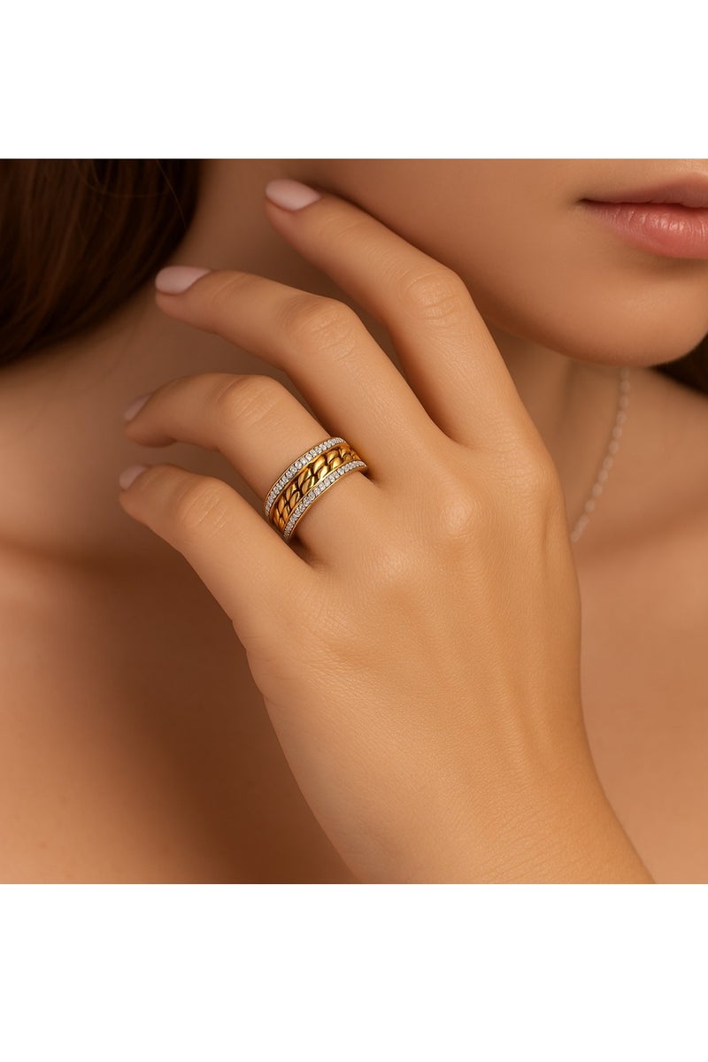 روماد خاتم من الفولاذ المقاوم للصدأ بسلسلة دوارة ومرصع بزركونيا مكعبة، مطلي بالذهب عيار 18، تصميم مميز يناسب الجنسين وخاص للخنصر. - Image 2