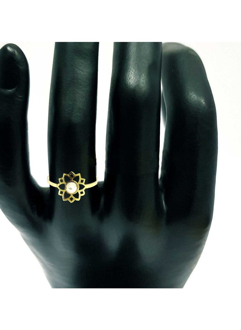 Hamsa.ae - 18K Pure Gold Elegant Flower Zircon Stone Ring Size 8 - Image 1