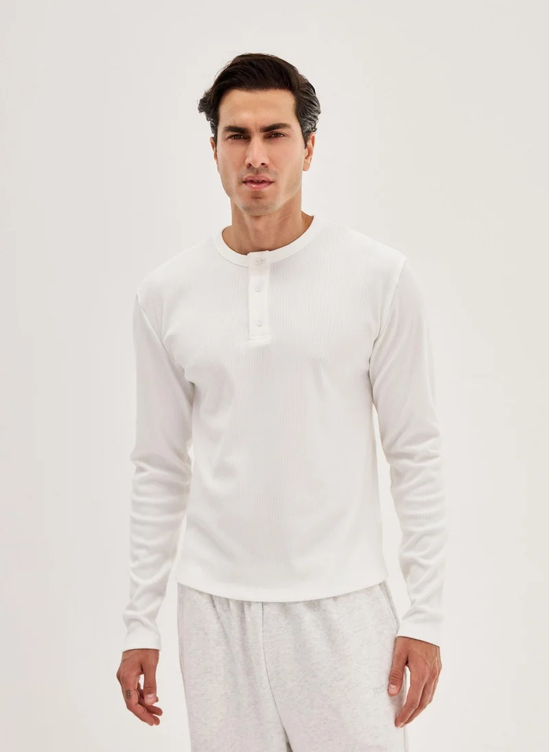 رولو Men's Ribbed Henley - White