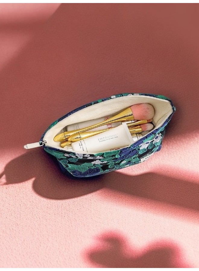 حقيبة مستحضرات تجميل مطبوعة بسحاب، تستخدم لتخزين مستحضرات التجميل ومنتجات العناية بالبشرة ولوازم الحمام وتخزين طلاء الأظافر وغيرها من مستلزمات التجميل، حقيبة سفر 26*18*5 سم - Image 4