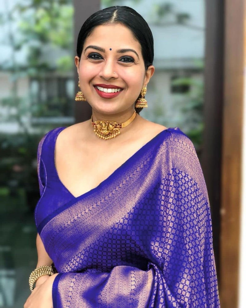 SGF11 Women's Kanjivaram Soft Silk Saree With Blouse Piece (Royal Blue) - Image 3