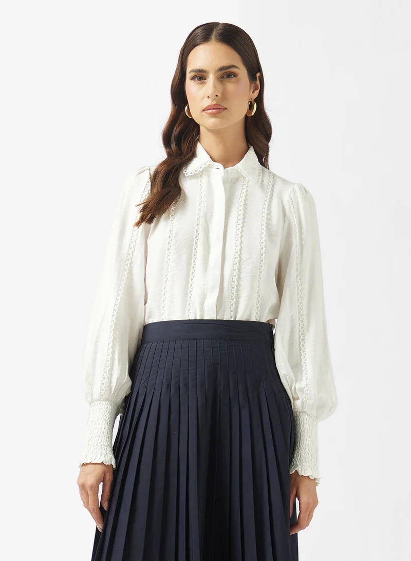 ايلا قميص بأزرار وأكمام منفوشة