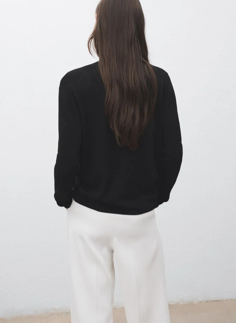 مانجو كارديجان محبوك بياقة على شكل حرف