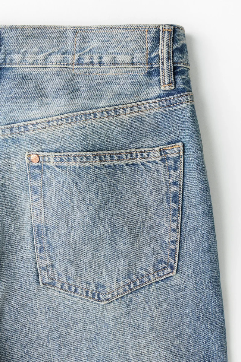 اتش اند ام جينز بساق مستقيمة وقصّة واسعة