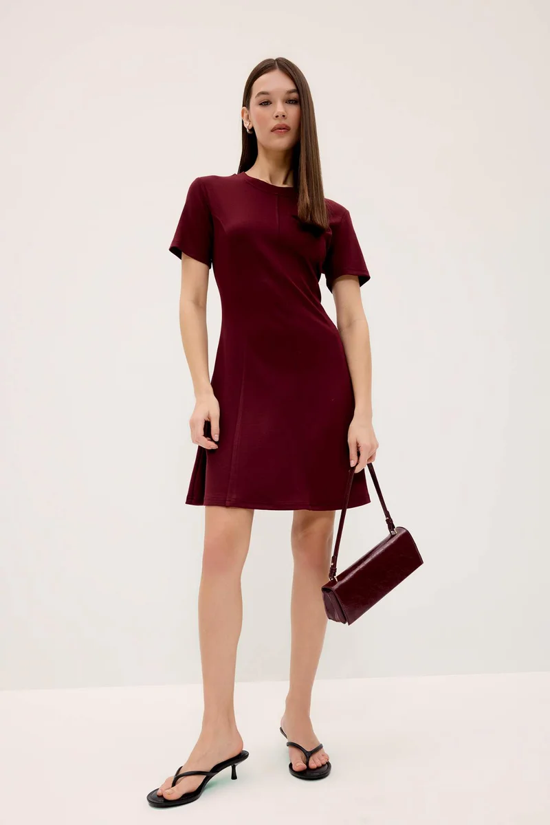 ديفاكتو Crew Neck Basic Short Sleeve Mini Dress
