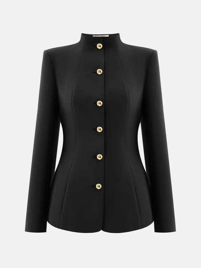 ليتشي سترة ملائمة ذات صف واحد من الأزرار وأزرار كبيرة