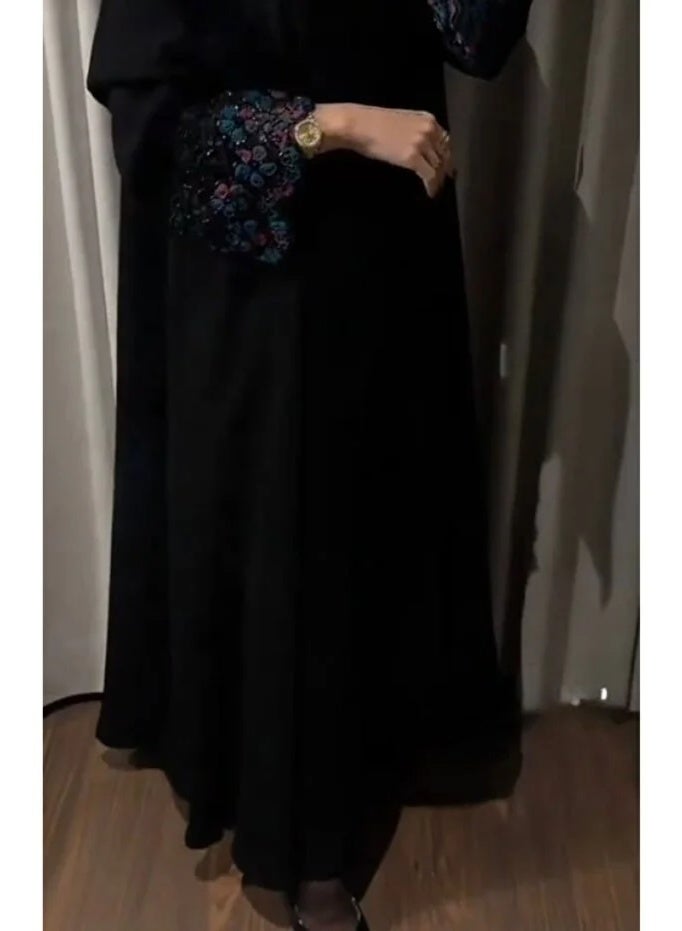 عباية سوداء فاخرة بأكمام مطرزة للعمل والجامعة - Image 1