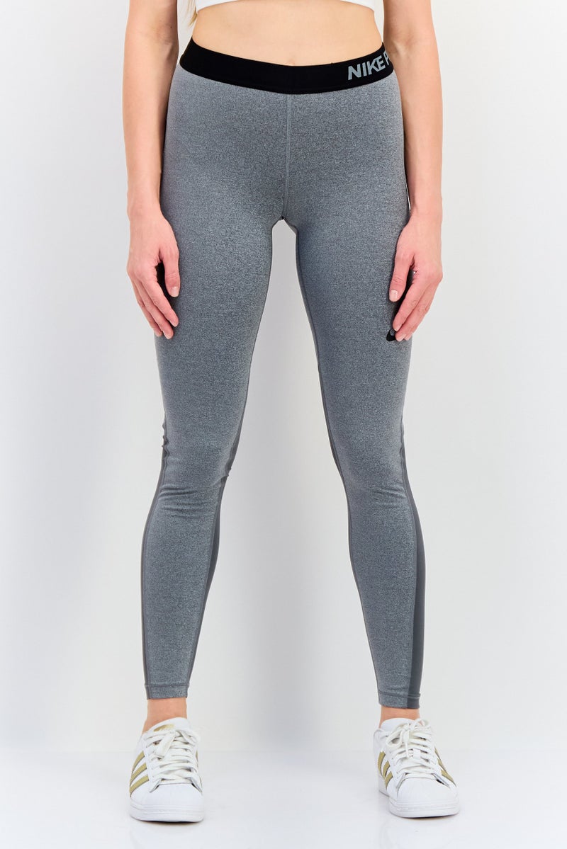 Nike سراويل رياضية نسائية للياقة البدنية، رمادي - Image 1