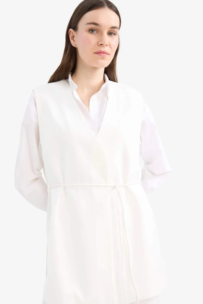 ديفاكتو V Neck Laced Basic Vest