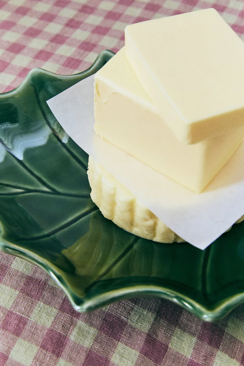 اتش اند ام سلطانية تقديم فخارية كبيرة بتصميم تجريدي