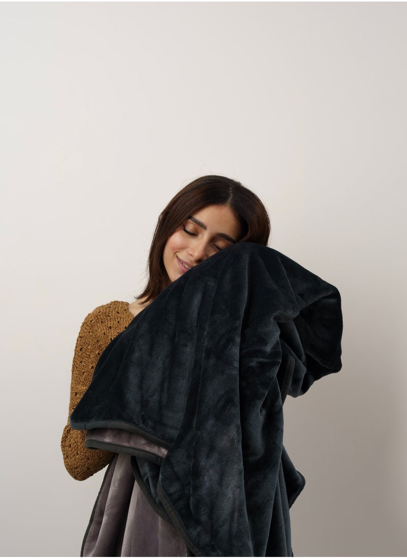 Neyam 100% polyester winter blanket. Size 200X150 - Soft and comfortable velvet blanket, dual colours. In grey - pzsku/ZBAE0B042B07BB0B45DA9Z/45/_/1731924103/a25e1b02-3168-49f6-80e4-42faae9fecb2