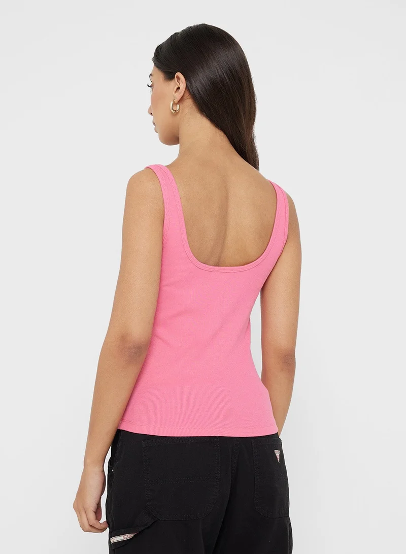 جيس جينز تفاصيل شعار مطرز تانك مضلع