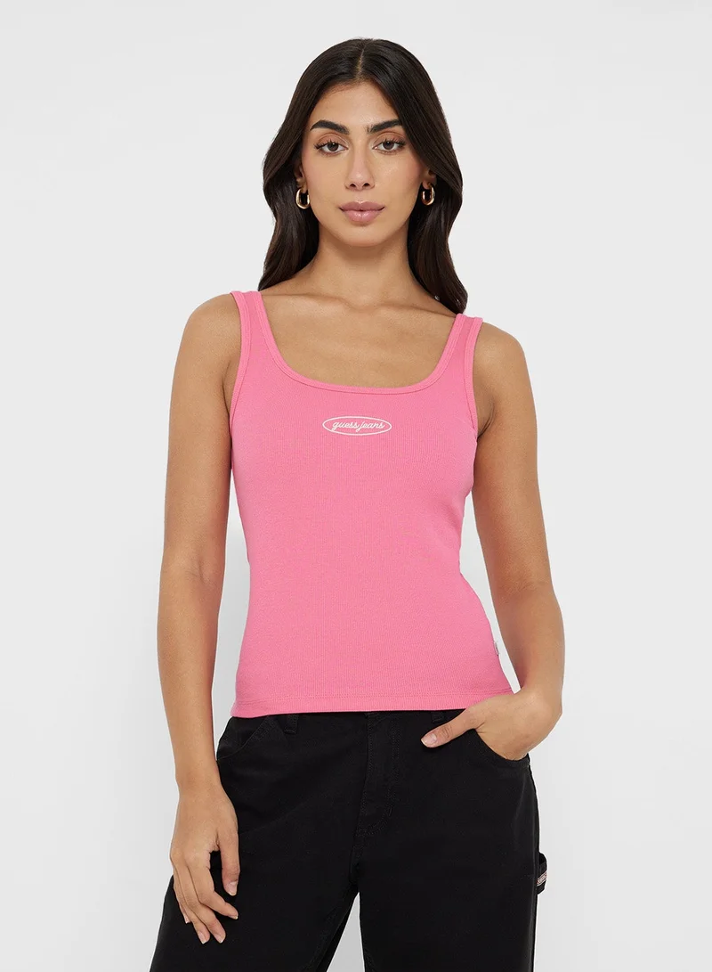 جيس جينز تفاصيل شعار مطرز تانك مضلع