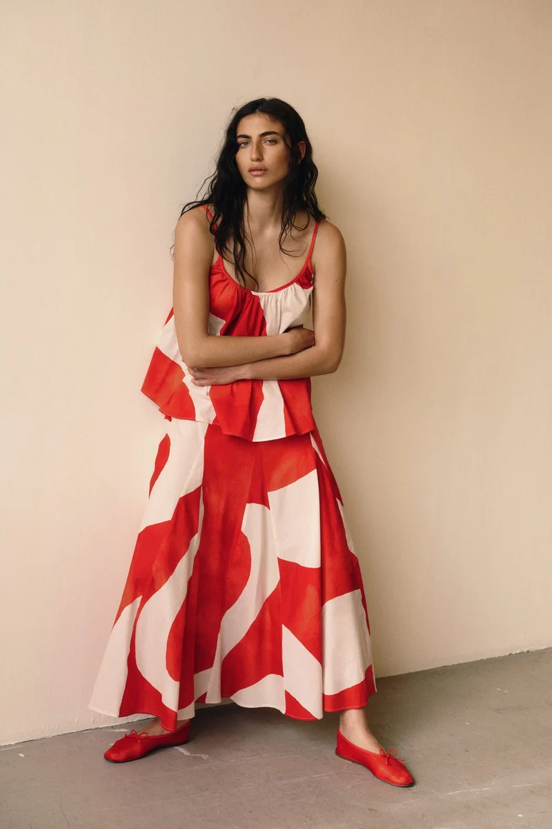 اتش اند ام بلوزة من القطن بحمالات كتف وحافة واسعة