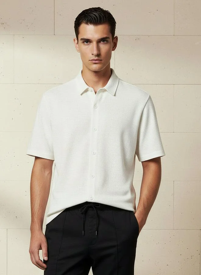 Splash FAV Men Slim Fit Textured Short Sleeves Shirt