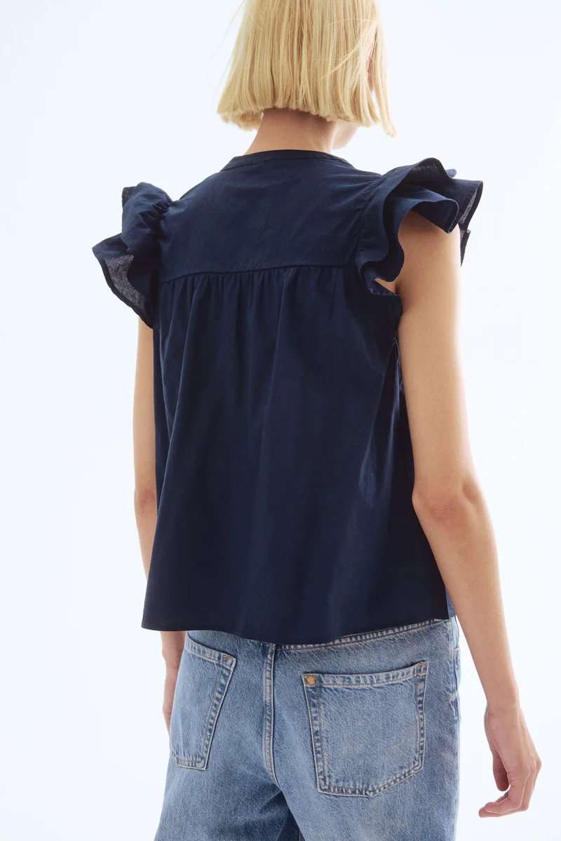 اتش اند ام بلوزة مطرزة بالدانتيل الإنجليزي