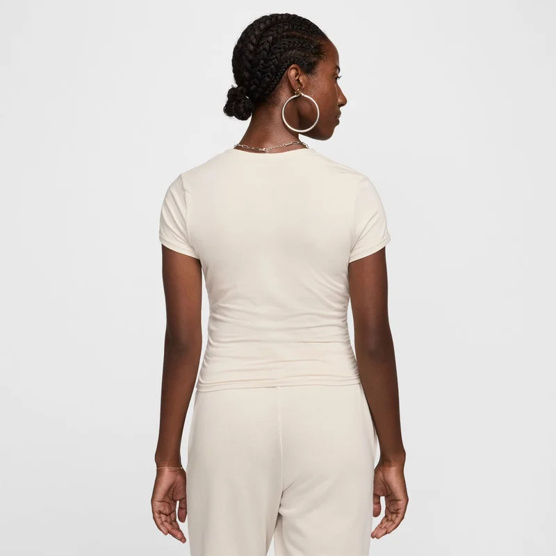 نايكي سبورتسوير تشيل نت تيشيرت بأكمام قصيرة وياقة مربعة للنساء