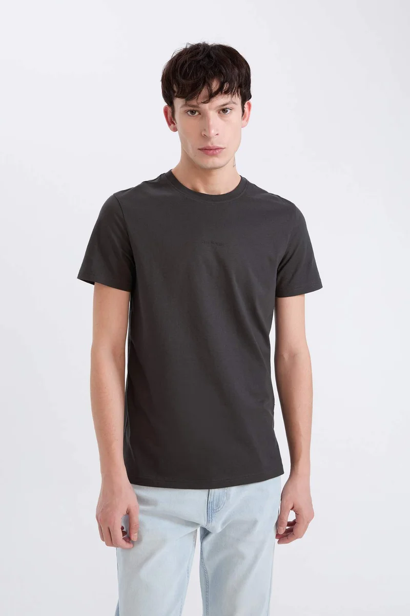 ديفاكتو Slim Fit Crew Neck Printed Short Sleeve T-Shirt