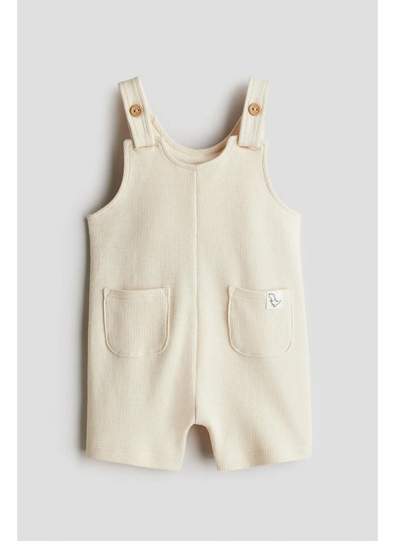 اتش اند ام Waffled dungaree shorts