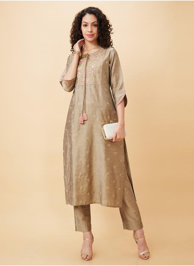 Embroidered Straight Kurta with Trouser Set - pzsku/ZBAF4AC701C15F4C700FCZ/45/1741119903/ee382fe3-9741-4957-a214-a27092a718d3