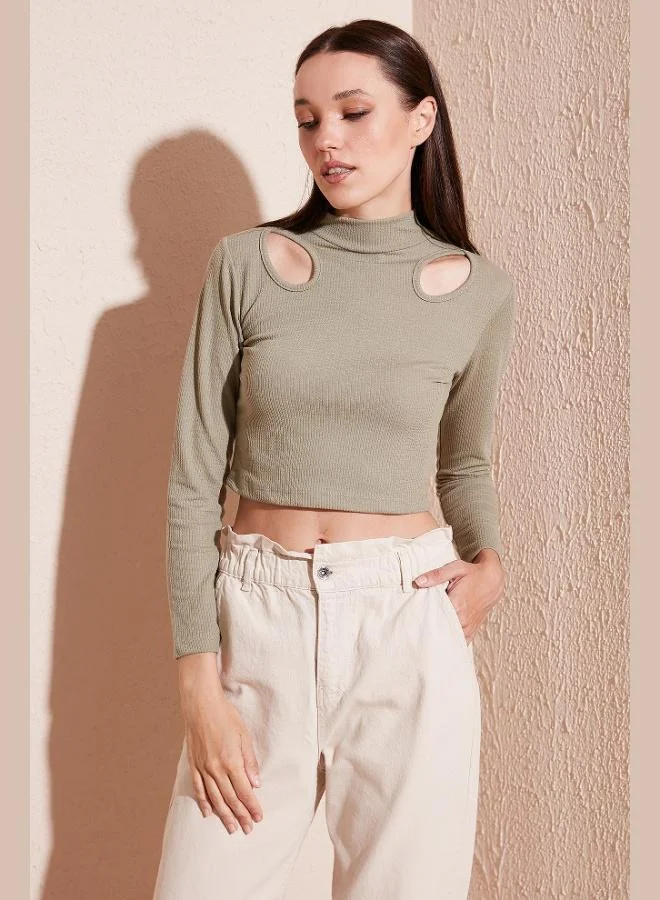 Lela Lela Flexible Slim Fit Cut Out Windowed High Neck Crop Blouse Women's Blouse 5865348