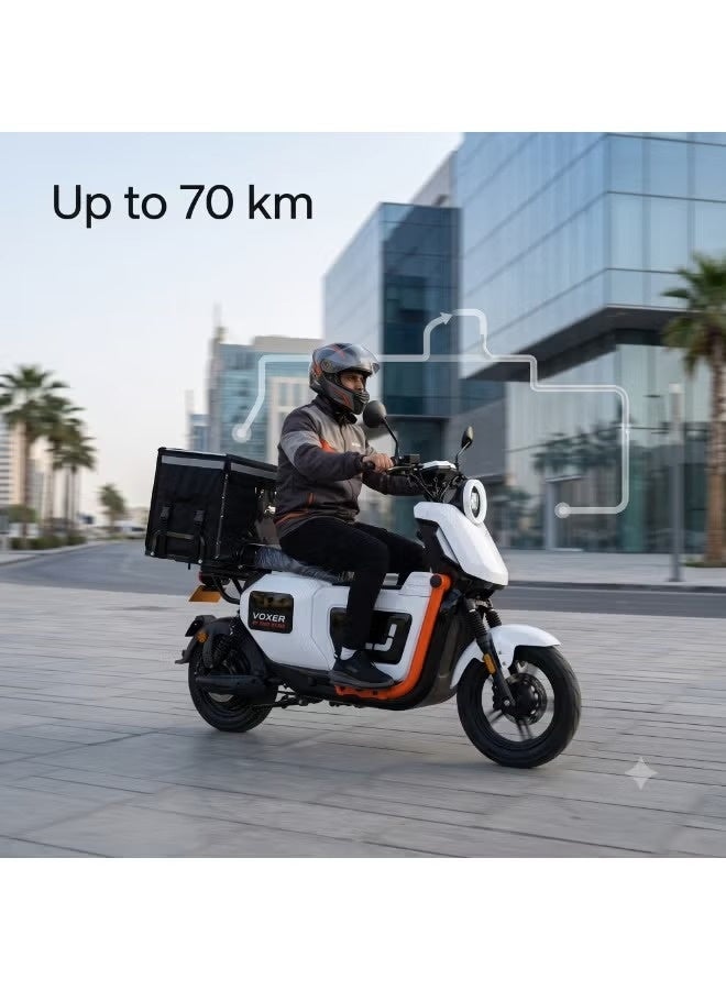 فوكسر سكوتر VOXER F19 كهربائي | بطارية 60 فولت | سرعة تصل إلى 75 كم/س | مدى يصل إلى 70 كم | فرامل أمامية وخلفية | مصباح LED | وزن 90 كجم | للتوصيل والتنقل اليومي - Image 5