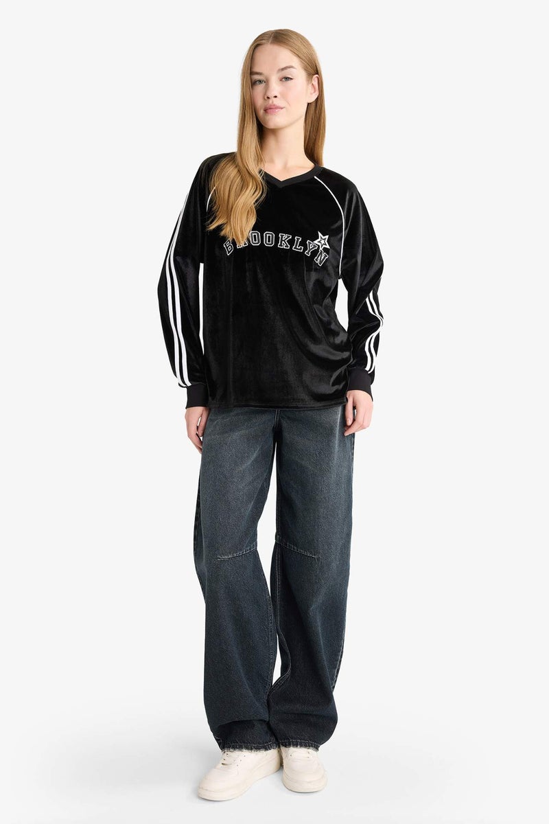 DeFacto Oversize Fit V-Neck Printed Velvet Sweatshirt - Image 2