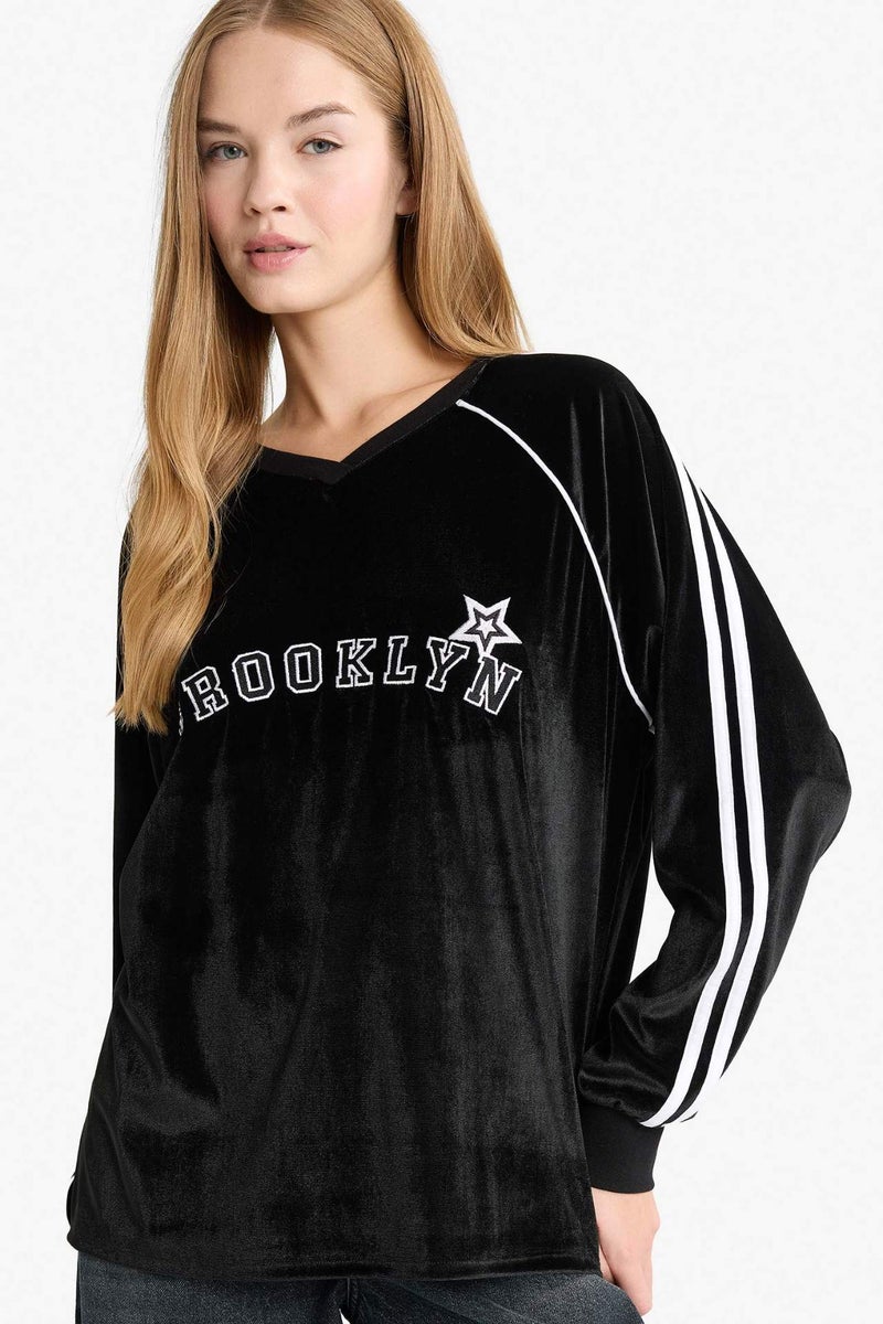 DeFacto Oversize Fit V-Neck Printed Velvet Sweatshirt - Image 1