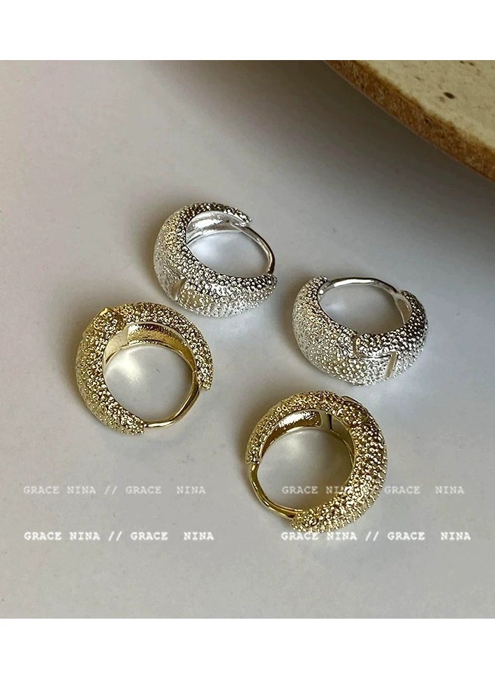 Nice Case Elegant Vintage-Inspired Hoop Earrings for Women , Classic French Luxe Design, Fashionable silvery Finish – Versatile for Daily and Vacation Wear, One Pair  - Image 3