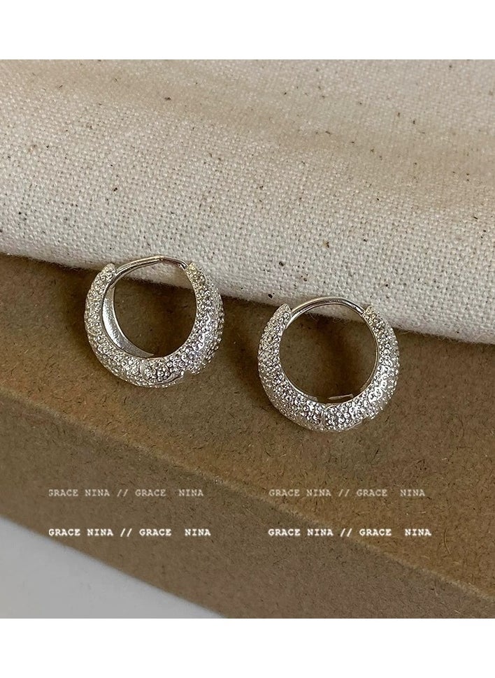 Nice Case Elegant Vintage-Inspired Hoop Earrings for Women , Classic French Luxe Design, Fashionable silvery Finish – Versatile for Daily and Vacation Wear, One Pair  - Image 4