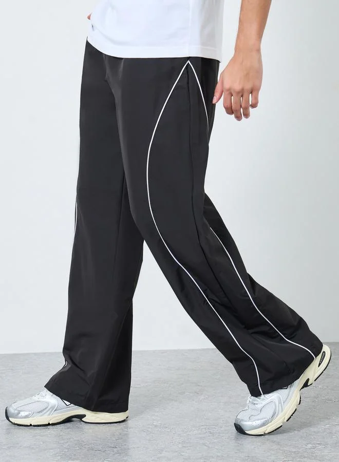 ستايلي بنطال جوغر بتفصيلة مخيطة وأنابيب عاكسة