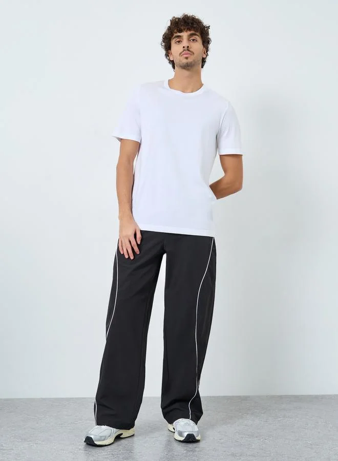 ستايلي بنطال جوغر بتفصيلة مخيطة وأنابيب عاكسة