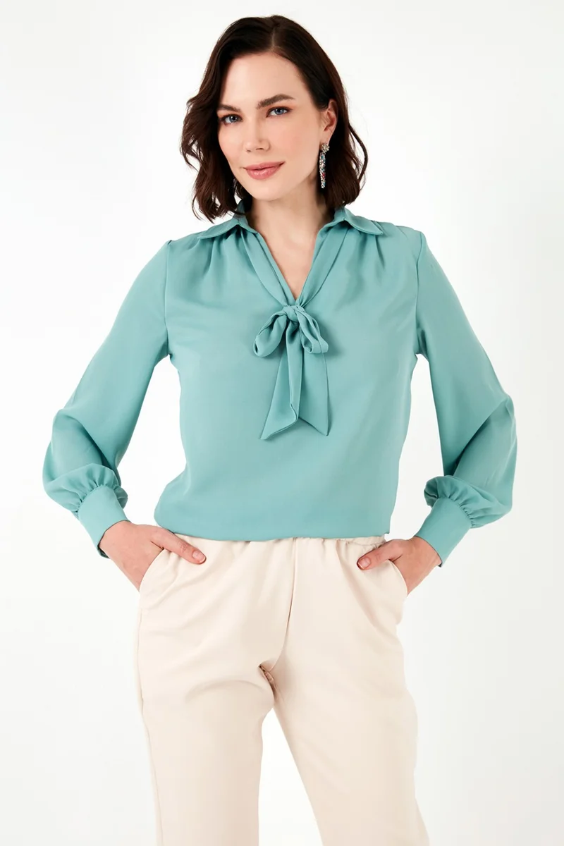 Lela Lace Detailed V-Neck Chiffon Shirt Women's Shirt 611BZ0047