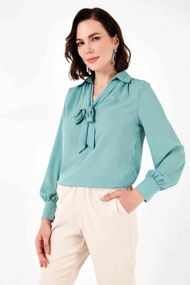 Lela Lace Detailed V-Neck Chiffon Shirt Women's Shirt 611BZ0047